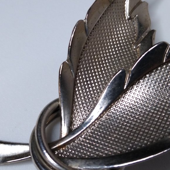 Vintage Metal Feather Brooch - Picture 8 of 16